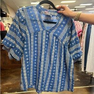 Umgee Blue and White Short Sleeve Blouse